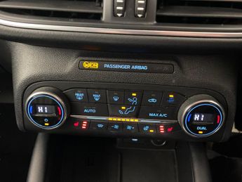 Ford Focus 2.0 EcoBlue Vignale (150 ps) - HEATED STEERING - FORD SYNC3