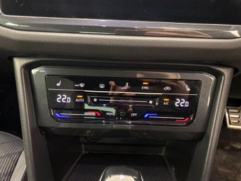 Volkswagen Tiguan 1.5 TSI R-Line DSG (150 ps) - HEATED SEATS - NAV - ASSISTANCE PA