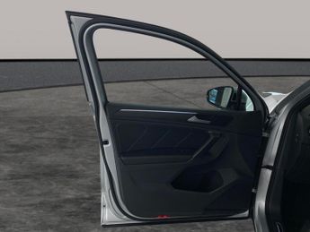 Volkswagen Tiguan 1.5 TSI R-Line DSG (150 ps) - HEATED SEATS - NAV - ASSISTANCE PA