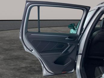 Volkswagen Tiguan 1.5 TSI R-Line DSG (150 ps) - HEATED SEATS - NAV - ASSISTANCE PA