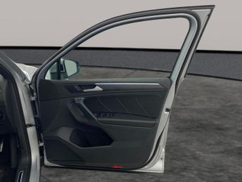 Volkswagen Tiguan 1.5 TSI R-Line DSG (150 ps) - HEATED SEATS - NAV - ASSISTANCE PA