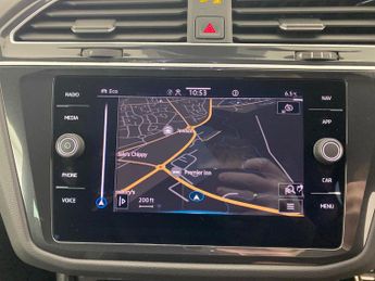 Volkswagen Tiguan 1.5 TSI R-Line DSG (150 ps) - HEATED SEATS - NAV - ASSISTANCE PA