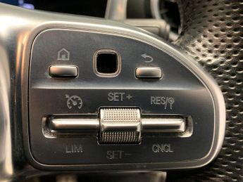 Mercedes-Benz CLA 1.3 CLA180 AMG Line Coupe 7G-DCT (136 ps) - COMFORT PACK