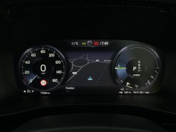 Volvo XC40 1.5h T4 Recharge 10.7kWh R-Design Plug-in (211 ps) - AUTO PARK -