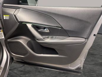 Peugeot E-2008 50kWh GT Premium (136 ps) - REVERSE CAM - ALCANTARA - NAV