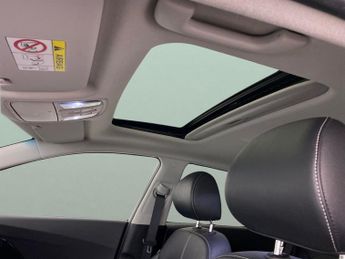 Kia Niro 64kWh 4+ (201 bhp) - NAV - HEATED STEERING - LANE DEPARTURE