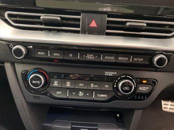 Kia Niro 64kWh 4+ (201 bhp) - NAV - HEATED STEERING - LANE DEPARTURE