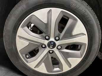 Kia Niro 64kWh 4+ (201 bhp) - NAV - HEATED STEERING - LANE DEPARTURE