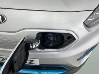 Kia Niro 64kWh 4+ (201 bhp) - NAV - HEATED STEERING - LANE DEPARTURE
