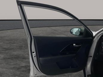 Kia Niro 64kWh 4+ (201 bhp) - NAV - HEATED STEERING - LANE DEPARTURE