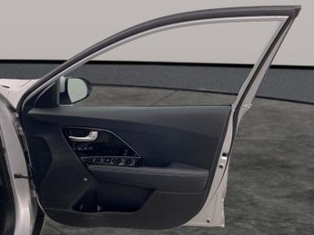 Kia Niro 64kWh 4+ (201 bhp) - NAV - HEATED STEERING - LANE DEPARTURE