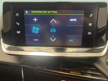 Peugeot E-208 50kWh Allure (136 ps) - ACTIVE LANE ASSIST - LED - NAV