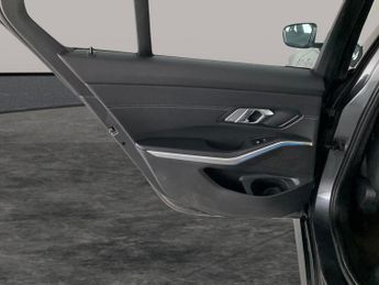 BMW 3 Series 2.0 330e 12kWh M Sport Plug-in (292 ps) - LED - REVERSE CAM - NA