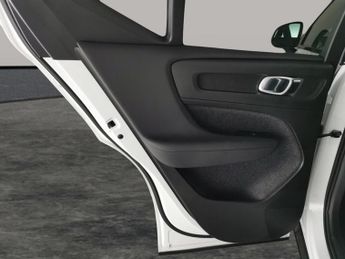 Volvo XC40 Recharge Twin 78kWh Ultimate AWD (408 ps) - FRONT AND REAR PARKI