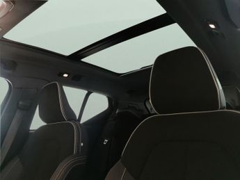 Volvo XC40 Recharge Twin 78kWh Ultimate AWD (408 ps) - FRONT AND REAR PARKI