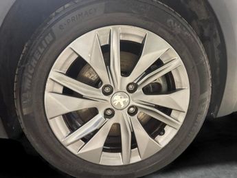 Peugeot E-208 50kWh Allure (136 ps) - ACTIVE LANE ASSIST - LED - NAV