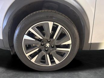 Peugeot E-2008 50kWh GT Premium (136 ps) - REVERSE CAM - ALCANTARA - NAV