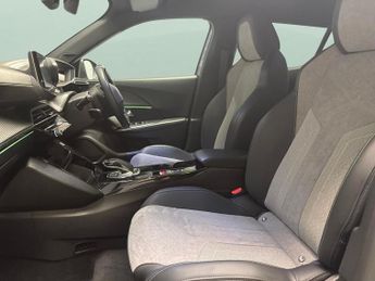 Peugeot E-2008 50kWh GT Premium (136 ps) - REVERSE CAM - ALCANTARA - NAV