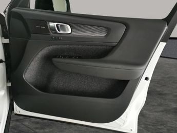 Volvo XC40 Recharge Twin 78kWh Ultimate AWD (408 ps) - FRONT AND REAR PARKI