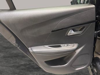 Peugeot E-208 50kWh Allure (136 ps) - ACTIVE LANE ASSIST - LED - NAV