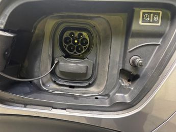 Peugeot E-2008 50kWh GT Premium (136 ps) - REVERSE CAM - ALCANTARA - NAV