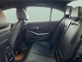 BMW 3 Series 2.0 330e 12kWh M Sport Plug-in (292 ps) - LED - REVERSE CAM - NA