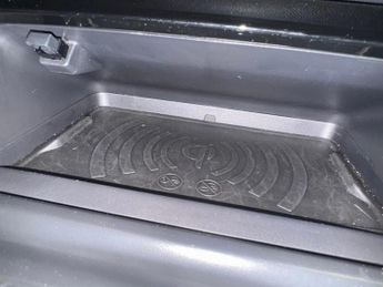 Peugeot E-2008 50kWh GT Premium (136 ps) - REVERSE CAM - ALCANTARA - NAV