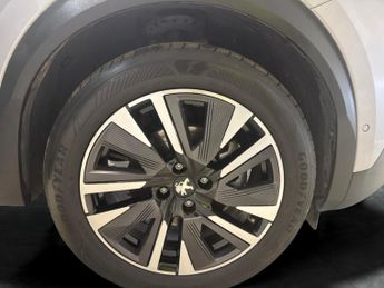Peugeot E-2008 50kWh GT Premium (136 ps) - REVERSE CAM - ALCANTARA - NAV