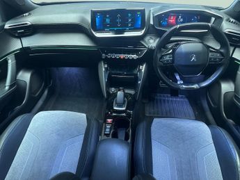 Peugeot E-2008 50kWh GT Premium (136 ps) - REVERSE CAM - ALCANTARA - NAV