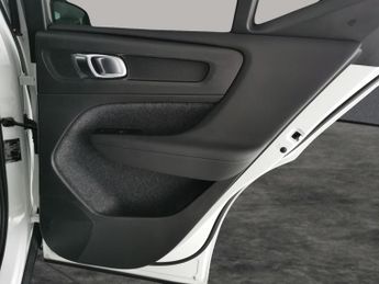 Volvo XC40 Recharge Twin 78kWh Ultimate AWD (408 ps) - FRONT AND REAR PARKI