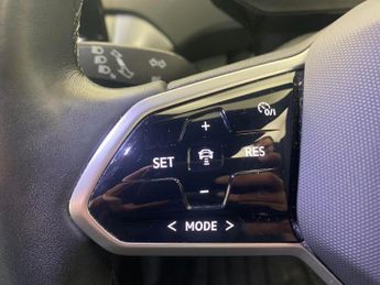 Volkswagen ID.4 Pure 52kWh Life (148 ps) - REVERSE CAM - HEATED SEATS - NAV