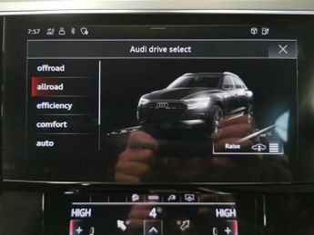 Audi e-tron 50 Technik quattro 71.2kWh (11kW Charger) (313 ps) - 360 CAM - L