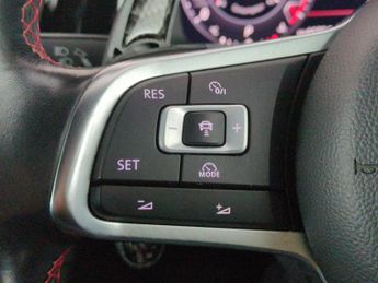 Volkswagen Golf 2.0 TSI GTI DSG (230 ps) - ACTIVE INFO DISPLAY - BLUETOOTH - PAD