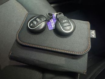 Mini Countryman 1.5 Cooper Classic Steptronic (136 ps) - MULTI-FUNCTION STEERING