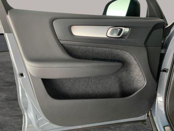 Volvo XC40 1.5h T4 Recharge 10.7kWh Plus Plug-in (211 ps) - CARPLAY - KEYLE