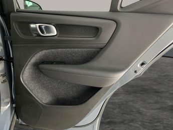 Volvo XC40 1.5h T4 Recharge 10.7kWh Plus Plug-in (211 ps) - CARPLAY - KEYLE