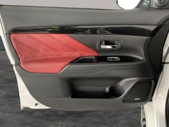 Mitsubishi Outlander 2.0h 12kWh 5h Plug-in CVT 4WD (200 ps) - 360 CAM - LED - REVERSE