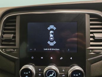 Renault Megane 1.5 Blue dCi Iconic Sport Tourer EDC (115 ps) - CRUISE - DRIVING