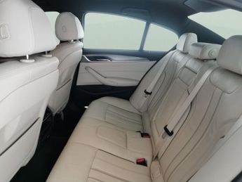 BMW 5 Series 2.0 520d MHT M Sport (190 ps) - ACOUSTIC GLAZING