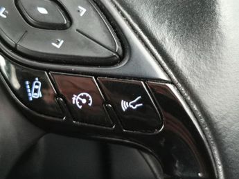 Toyota C-HR 1.8 VVT-h Dynamic CVT (122 ps) - NAV - HEATED SEATS - LANE DEPAR