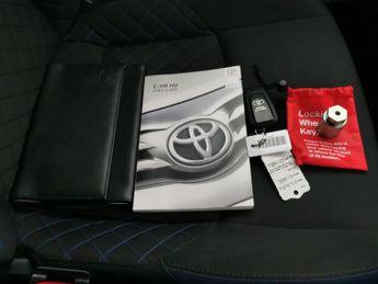 Toyota C-HR 1.8 VVT-h Dynamic CVT (122 ps) - NAV - HEATED SEATS - LANE DEPAR