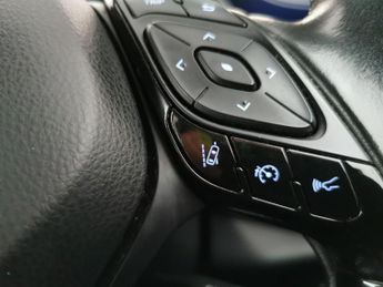 Toyota C-HR 1.8 VVT-h Dynamic CVT (122 ps) - NAV - HEATED SEATS - LANE DEPAR