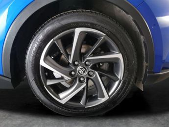 Toyota C-HR 1.8 VVT-h Dynamic CVT (122 ps) - NAV - HEATED SEATS - LANE DEPAR