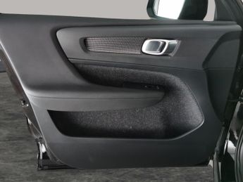 Volvo XC40 2.0 D4 R-Design AWD (190 ps) - PARK ASSIST - LED - LANE DEPARTUR