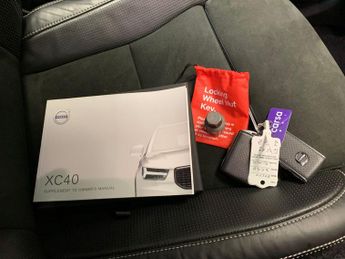 Volvo XC40 2.0 D4 R-Design AWD (190 ps) - PARK ASSIST - LED - LANE DEPARTUR