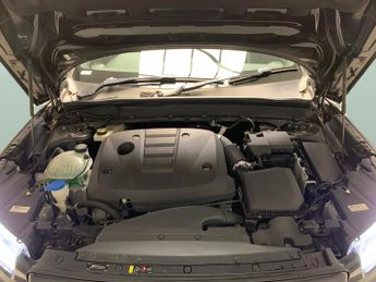 Volvo XC40 2.0 D4 R-Design AWD (190 ps) - PARK ASSIST - LED - LANE DEPARTUR