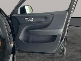 Volvo XC40 Recharge 69kWh Core (231 ps) - PARK ASSIST - LED - NAV