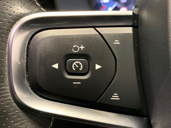 Volvo XC40 2.0 D4 R-Design AWD (190 ps) - PARK ASSIST - LED - LANE DEPARTUR