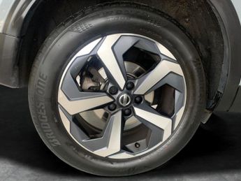 Nissan Qashqai 1.3 DiG-T MH 158 N-Connecta [Glass Rf] Xtronic - REVERSE CAM - N