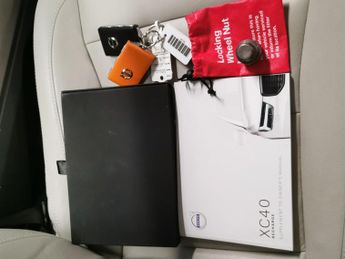 Volvo XC40 1.5h T5 Twin Engine Recharge 10.7kWh Inscription Plug-in (262 ps